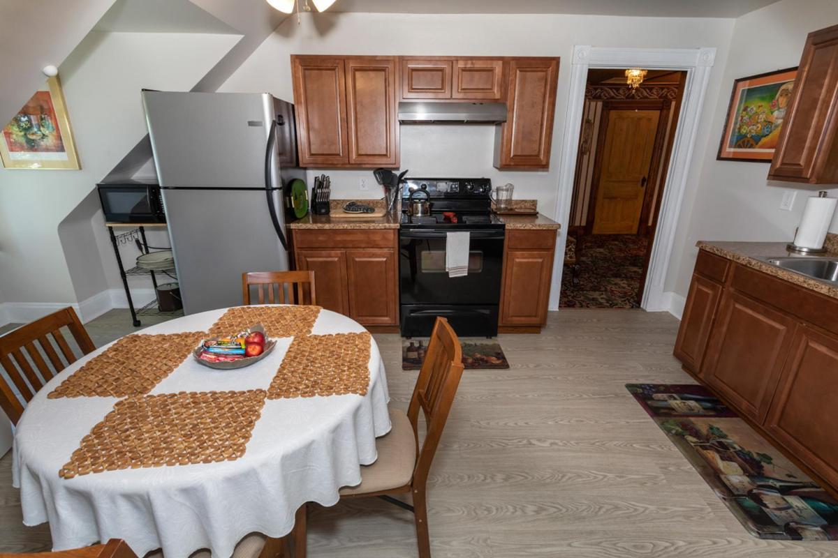 South Broadway Manor B&B - Near Fallingwater, Ohiopyle State Park, Hiking & Biking Trails Gap Scottdale Eksteriør bilde