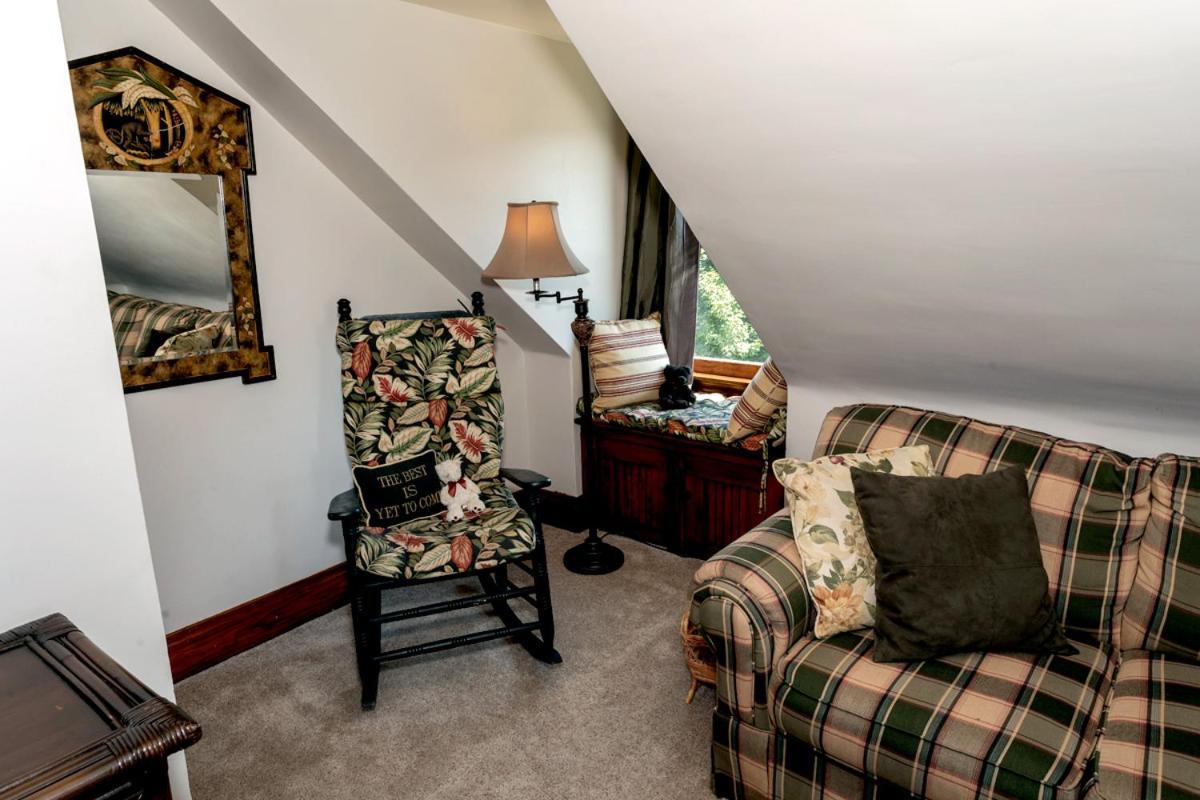 South Broadway Manor B&B - Near Fallingwater, Ohiopyle State Park, Hiking & Biking Trails Gap Scottdale Eksteriør bilde